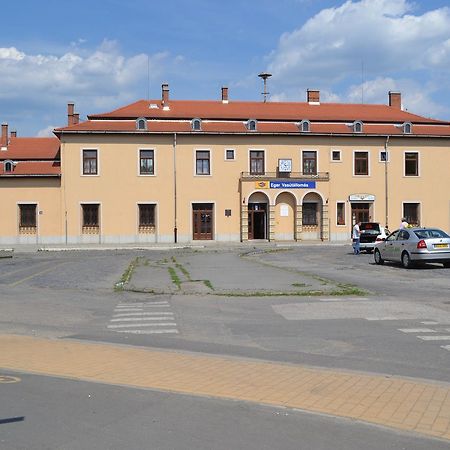 Lokomotiv Motel Eger Exterior foto
