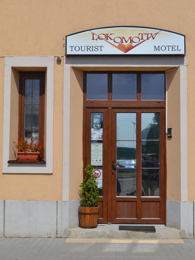 Lokomotiv Motel Eger Exterior foto